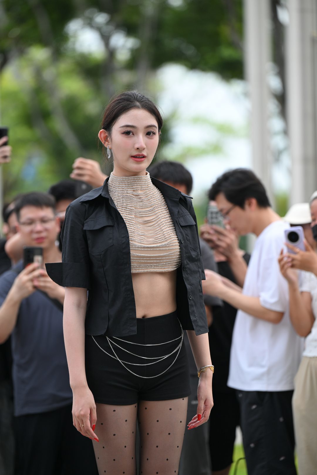 高挑大长腿 黑色短裤丝袜搭配-图满多