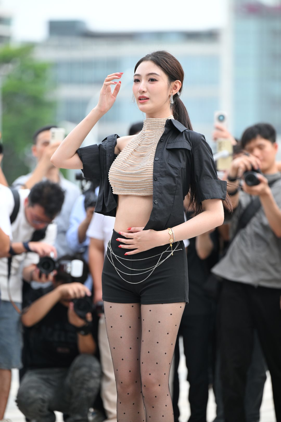 图片[6]-高挑大长腿 黑色短裤丝袜搭配-图满多