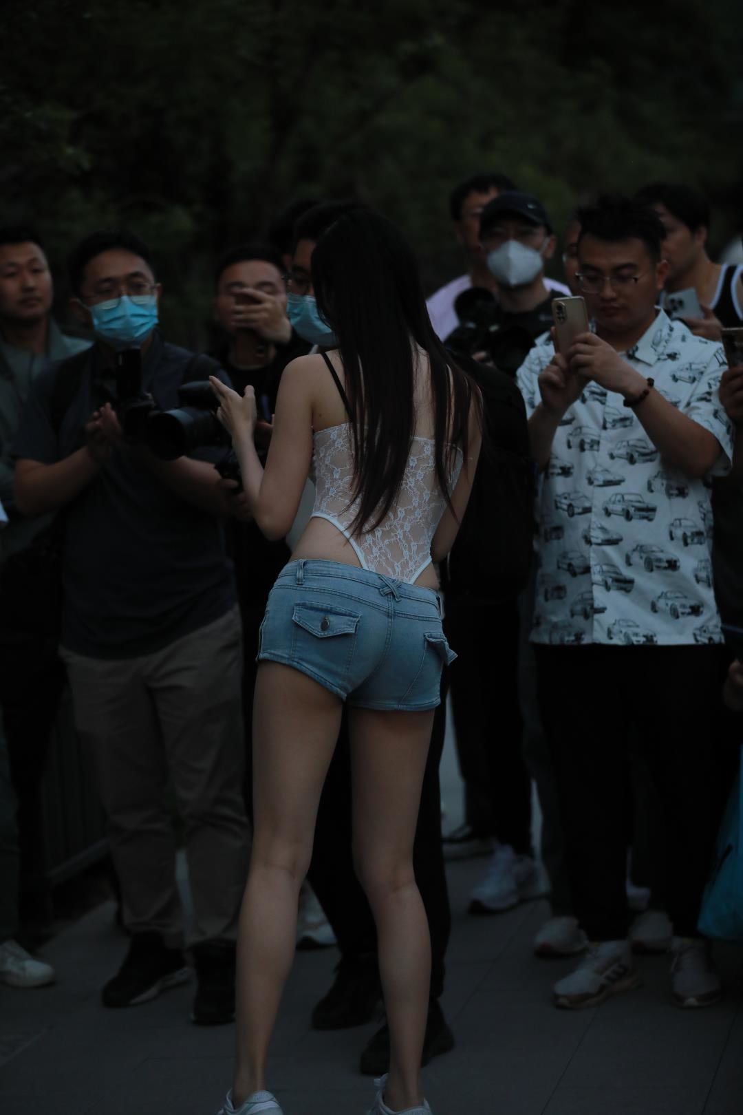 图片[3]-甜美牛仔短裤牛仔热裤高叉-图满多