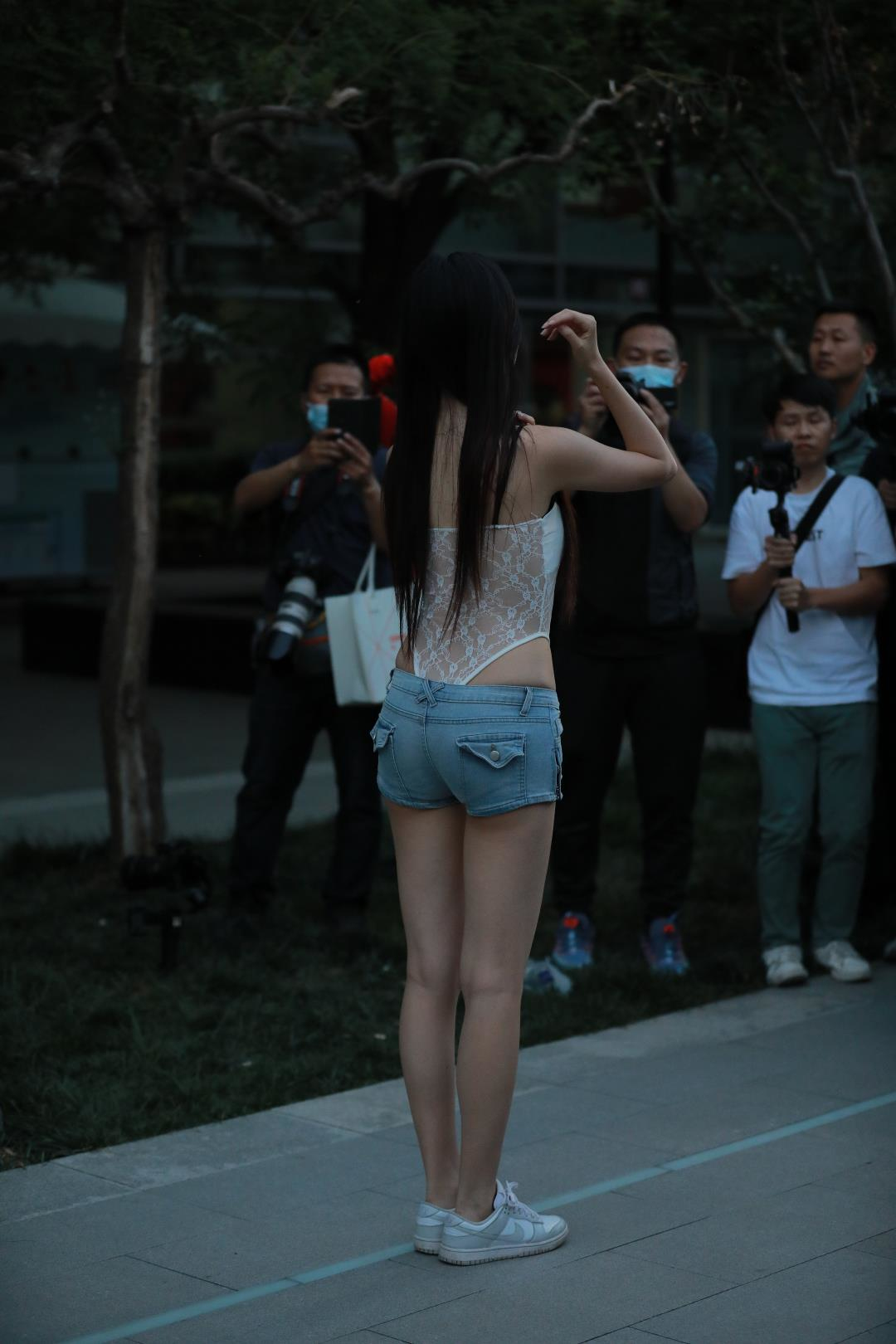 图片[2]-甜美牛仔短裤牛仔热裤高叉-图满多