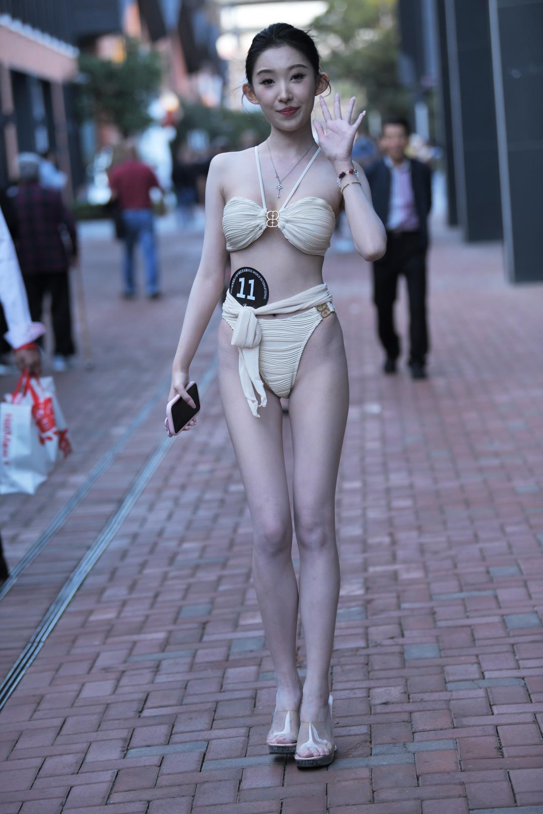 图片[2]-白色泳装 高挑大长腿模特-图满多