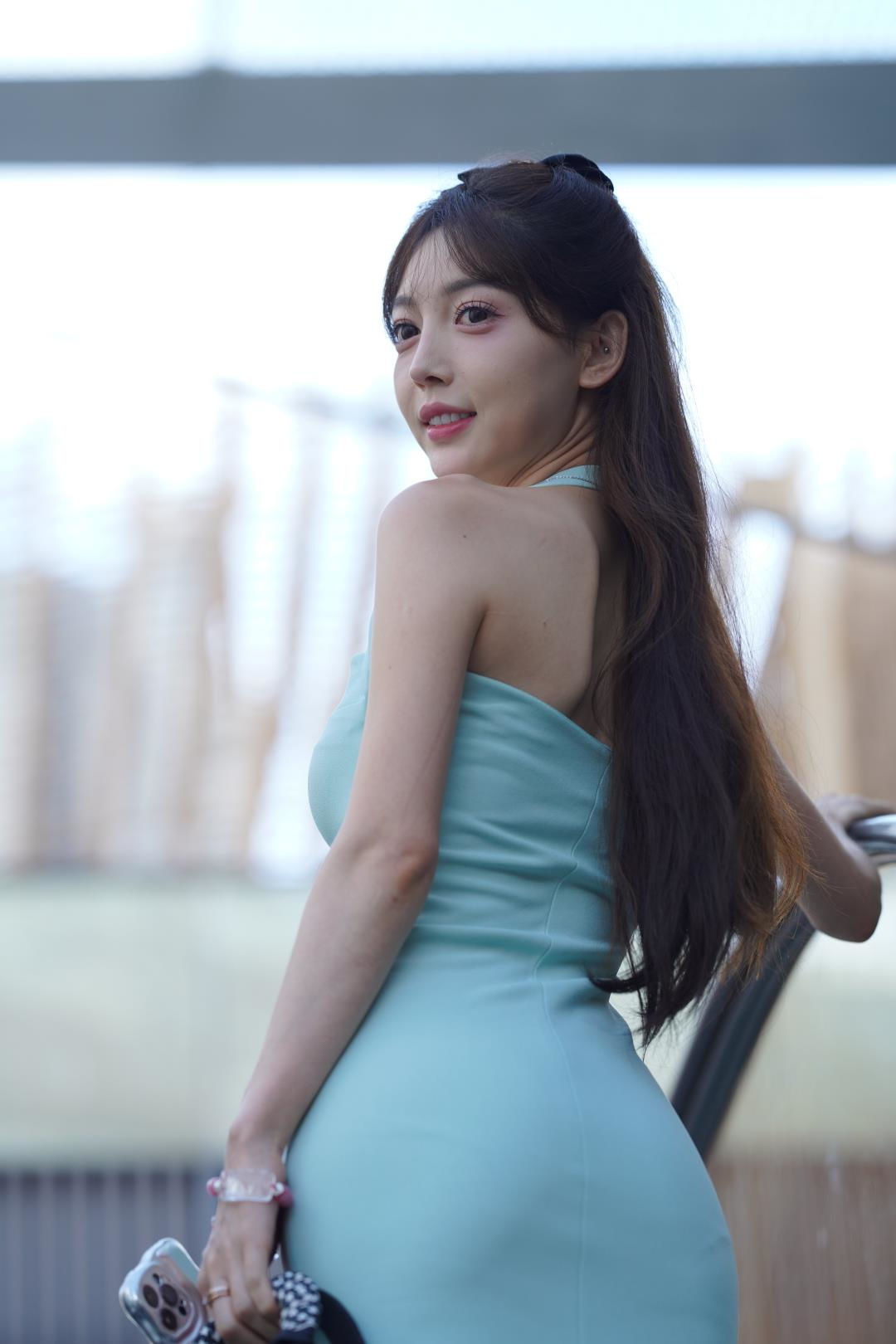 浑圆挺翘 甜美吊带长裙-图满多