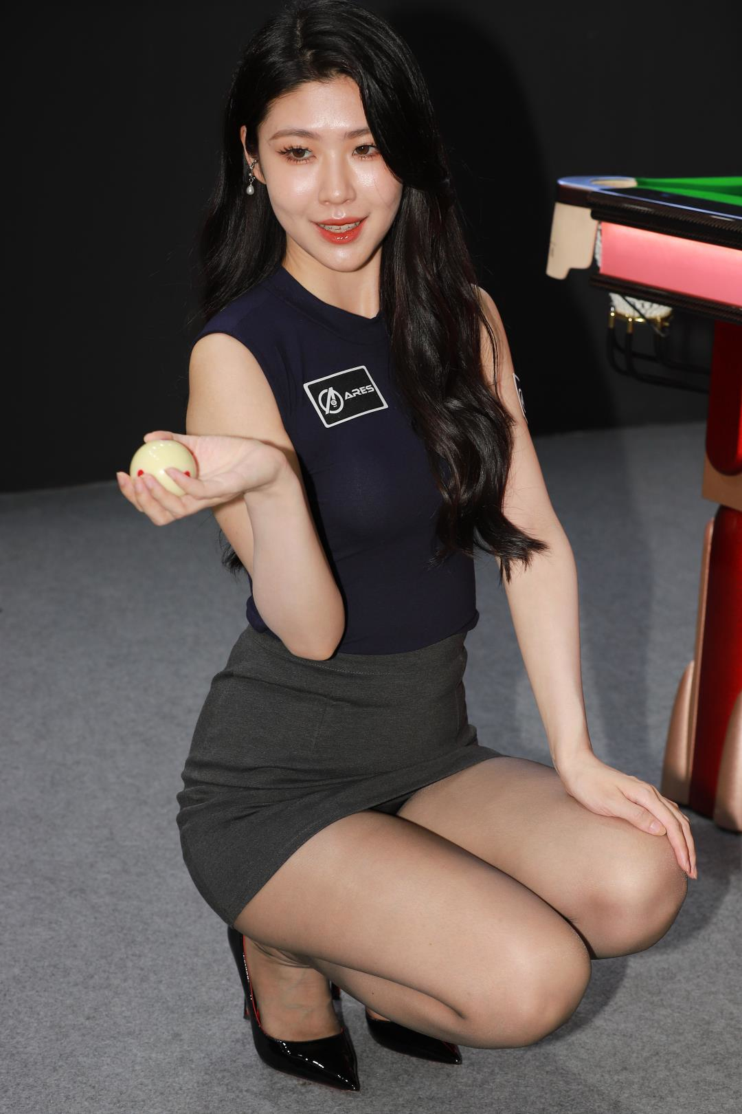 漂亮姐姐 丝袜黑高跟弦子-图满多