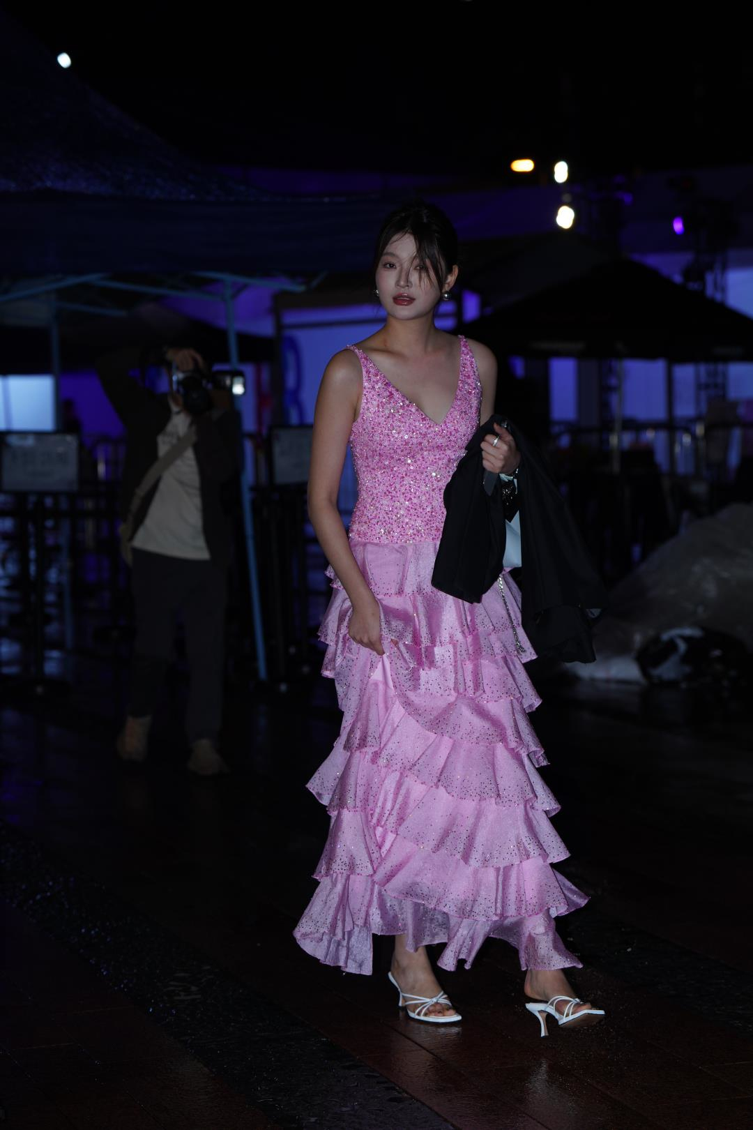 艳丽长裙女郎-图满多