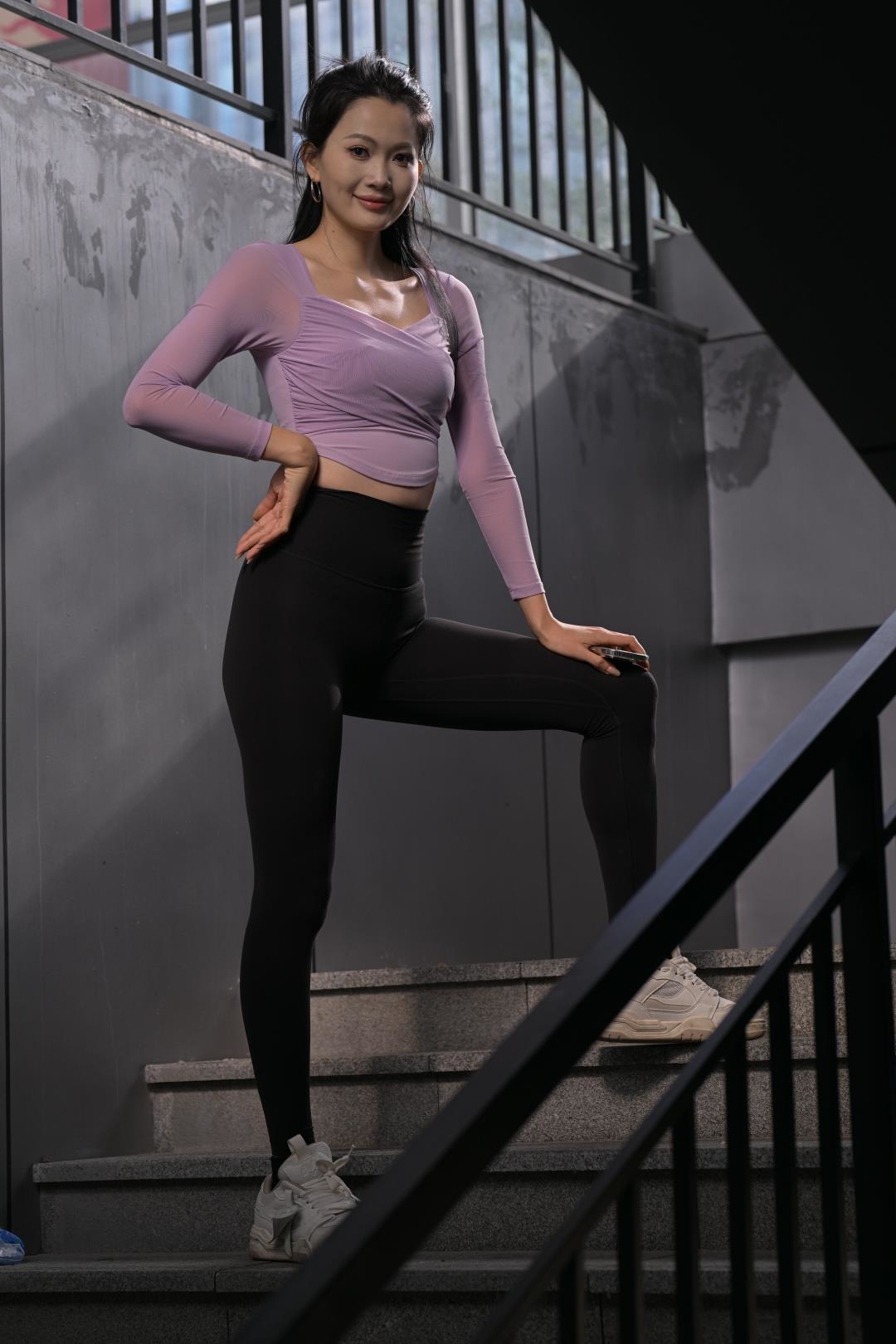 图片[9]-[不吃鸡蛋] 黑色瑜伽裤美女-图满多