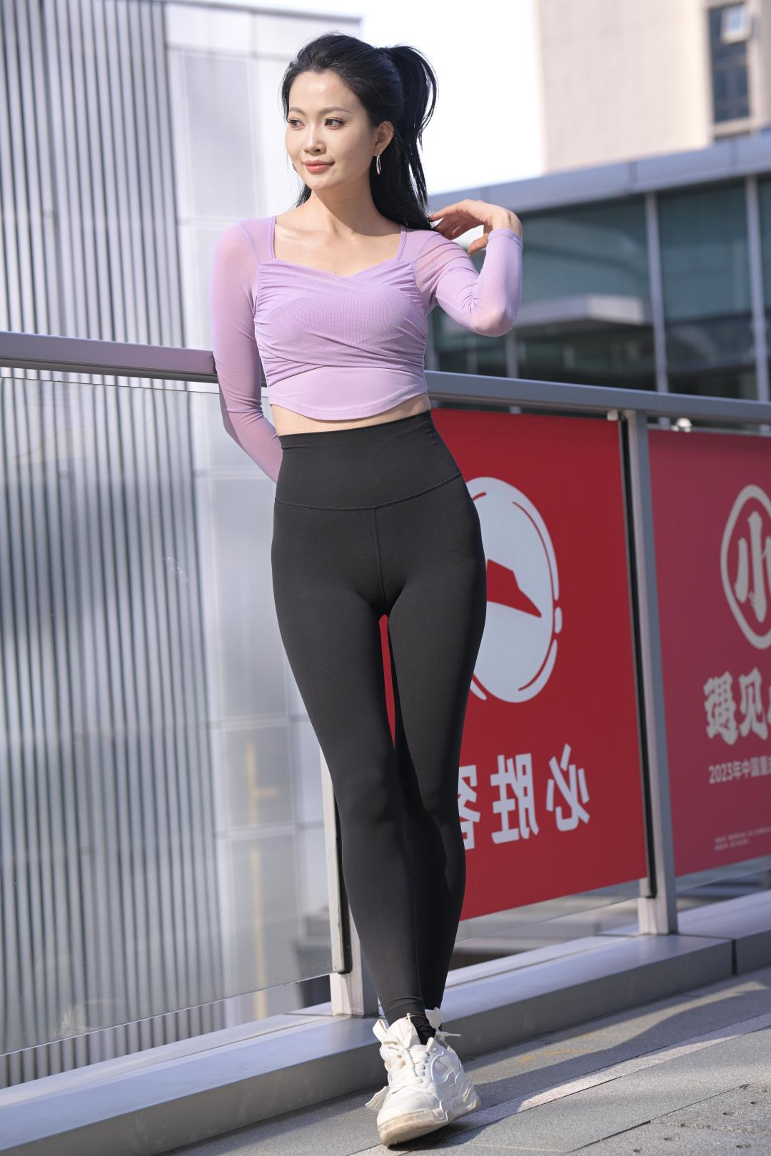 图片[11]-[不吃鸡蛋] 黑色瑜伽裤美女-图满多
