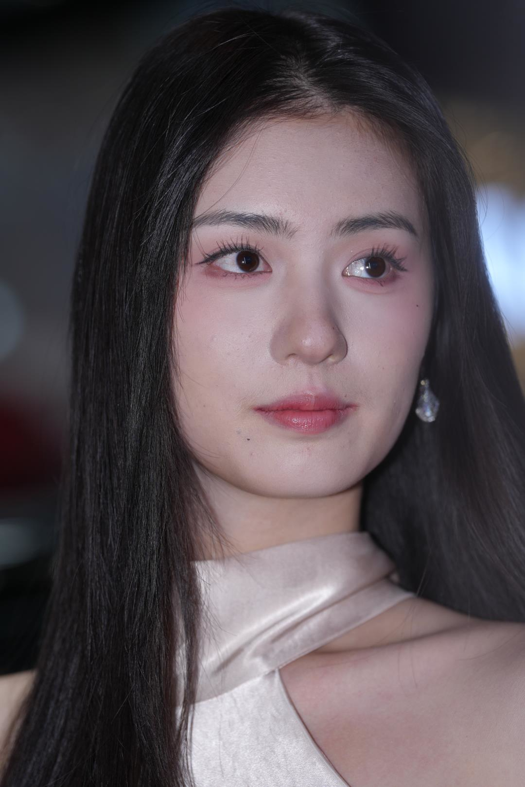 图片[5]-长裙气质周周酱(套图+视频)-图满多