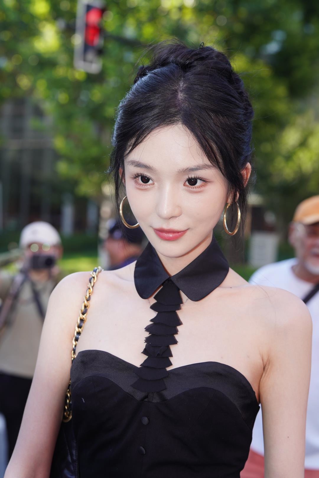 苗条修长 长靴短裤清秀妹子-图满多