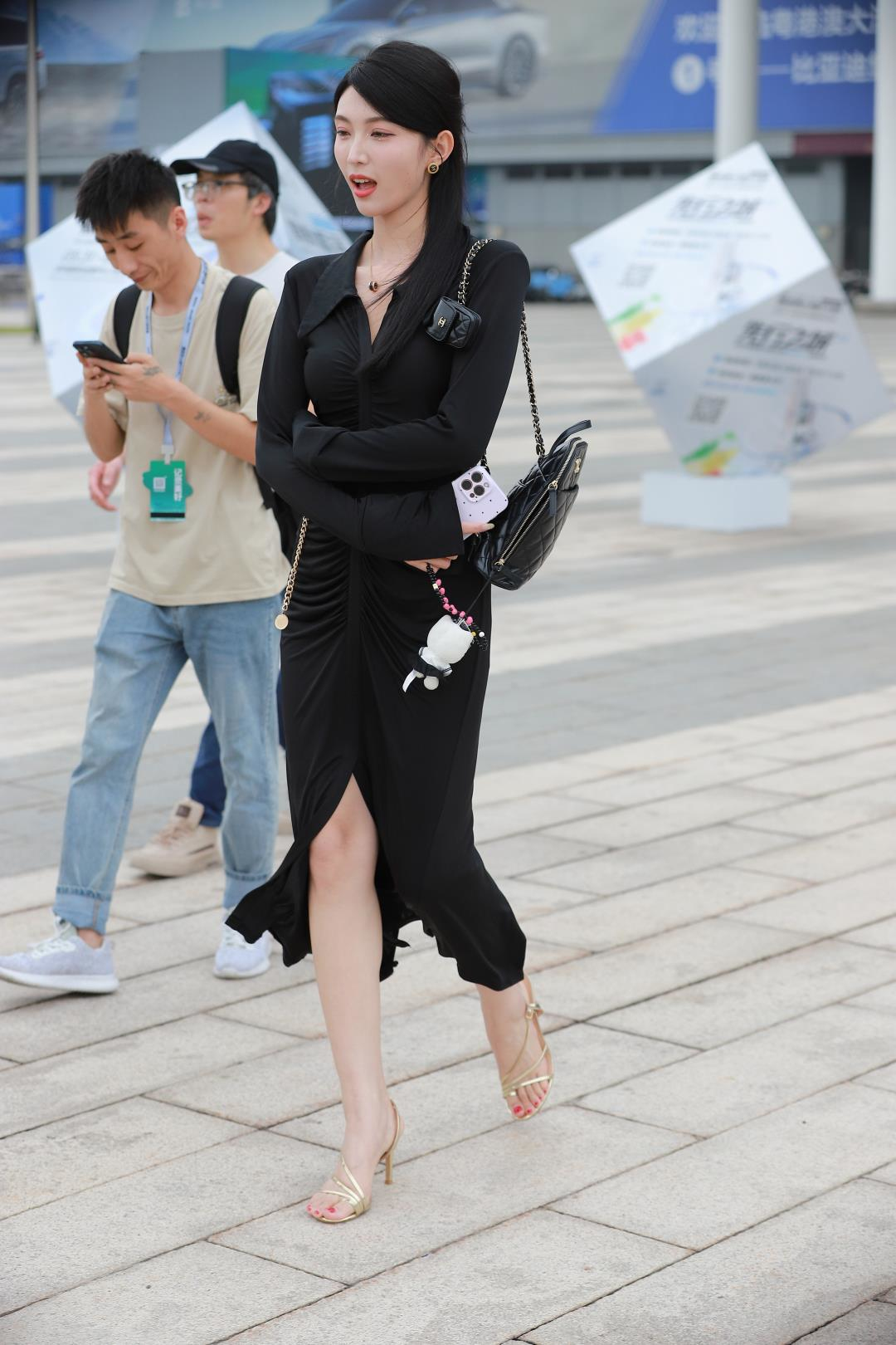 高挑大长腿 黑色长裙气质女郎-图满多