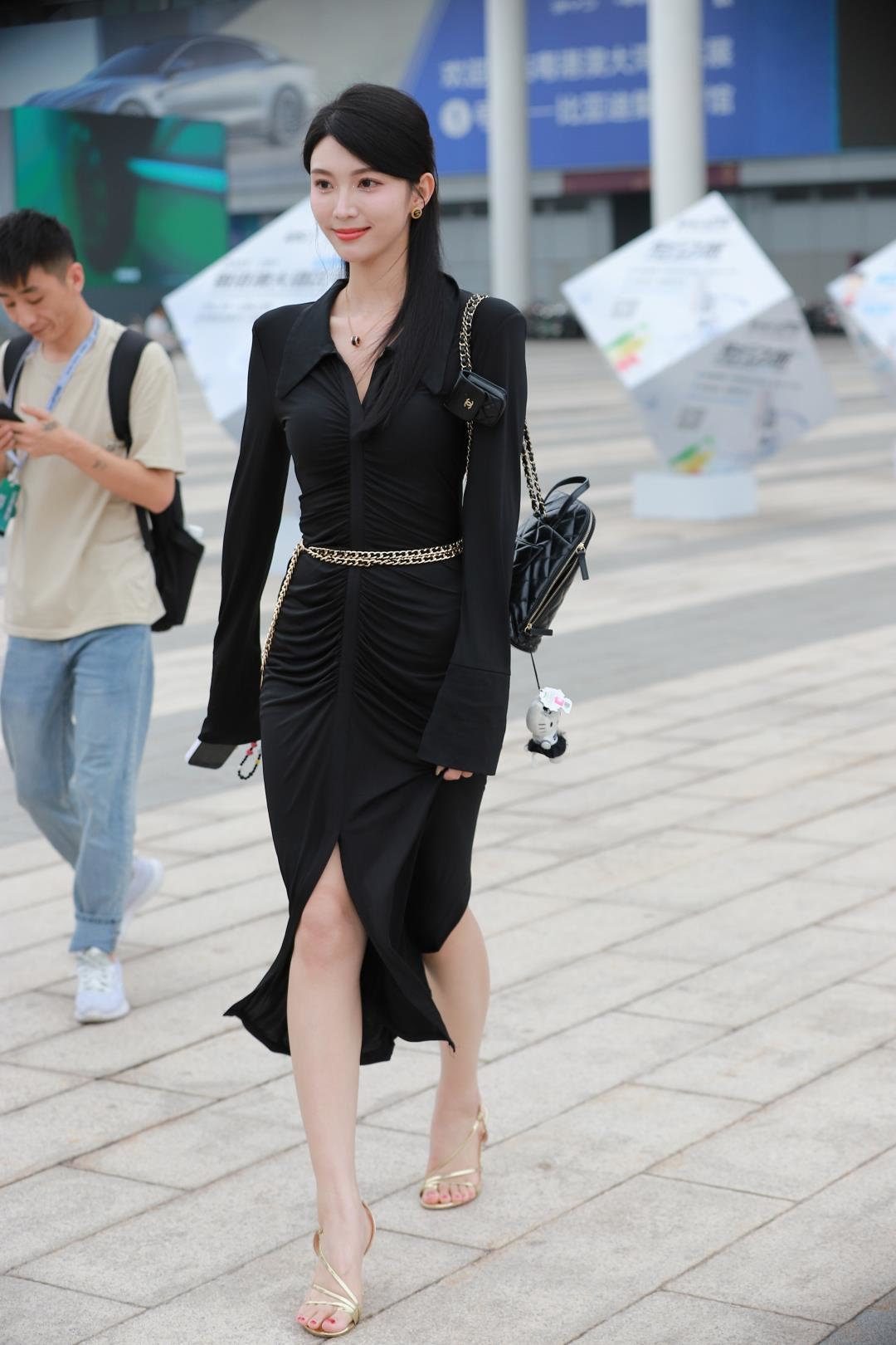 图片[2]-高挑大长腿 黑色长裙气质女郎-图满多