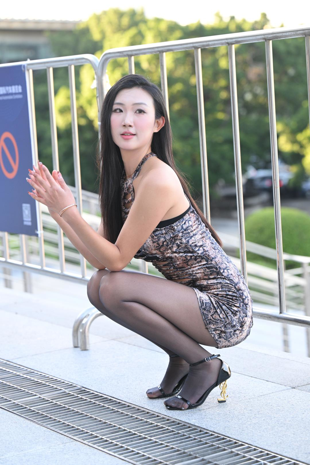 高挑大长腿气质漂亮 黑丝包臀裙小婷婷-图满多