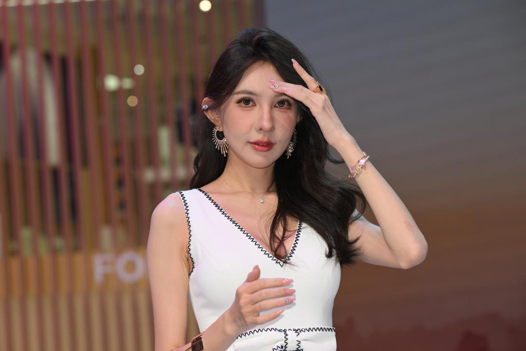 图片[3]-网红小闹白裙美足-图满多